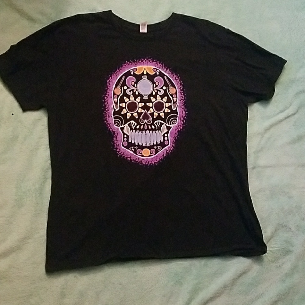 Black sugar skull graphic tee